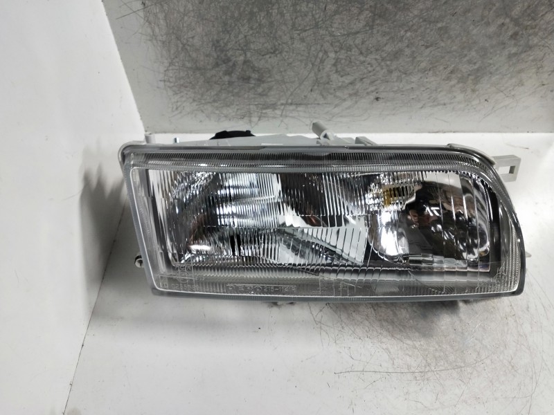 Recambio de faro derecho para nissan primera berl./familiar (p10/w10) referencia OEM IAM   