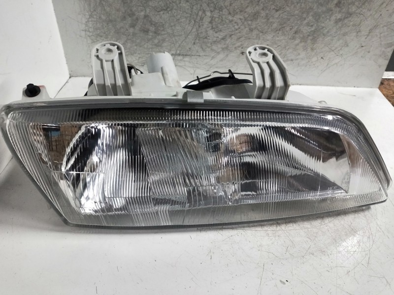Recambio de faro derecho para nissan primera berlina (p11) referencia OEM IAM   