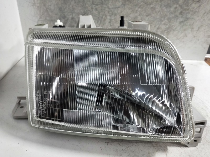 Recambio de faro derecho para renault clio i fase i+ii (b/c57) referencia OEM IAM   