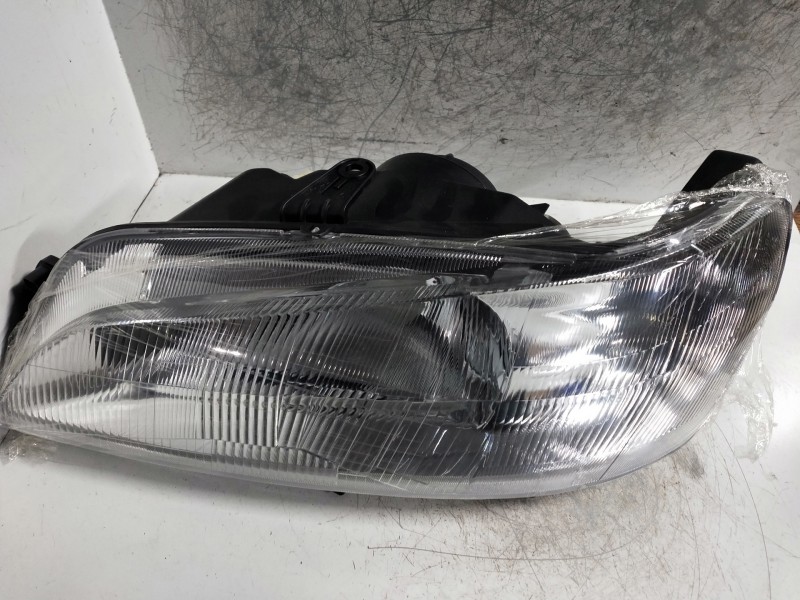 Recambio de faro izquierdo para peugeot 306 berlina 3/4/5 puertas (s2) referencia OEM IAM   