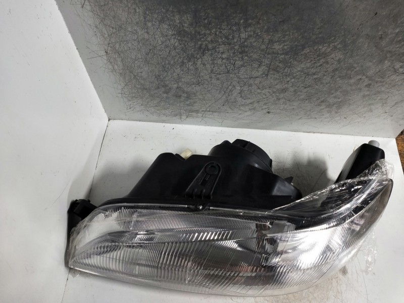 Recambio de faro izquierdo para peugeot 306 berlina 3/4/5 puertas (s2) referencia OEM IAM   