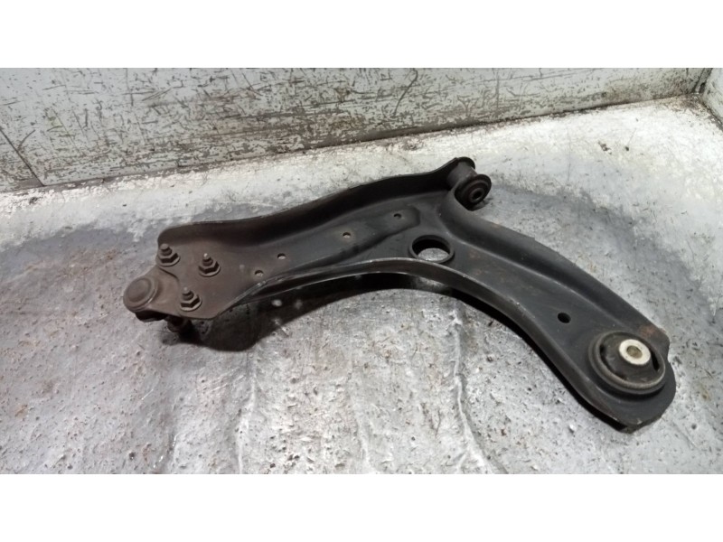 Recambio de brazo suspension inferior delantero derecho para volkswagen polo (6c1) comfortline bluemotion referencia OEM IAM 6R0