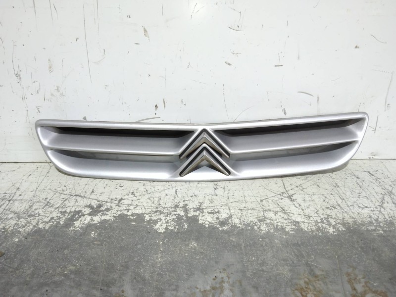 Recambio de rejilla delantera para citroen xantia berlina 2.0 hdi referencia OEM IAM 9625966777  