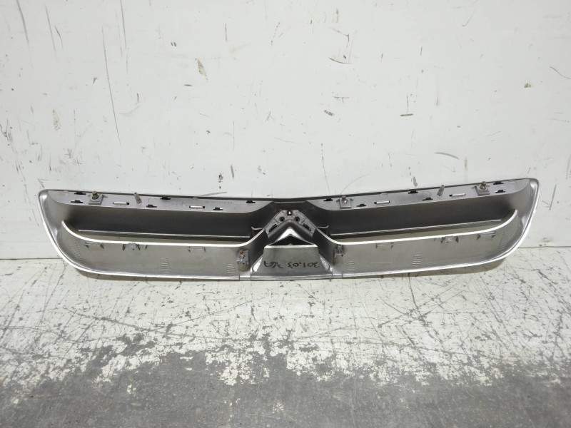 Recambio de rejilla delantera para citroen xantia berlina 2.0 hdi referencia OEM IAM 9625966777  