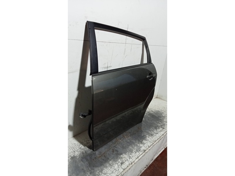 Recambio de puerta trasera izquierda para toyota corolla verso (r1) 2.0 d-4d luna referencia OEM IAM   5P