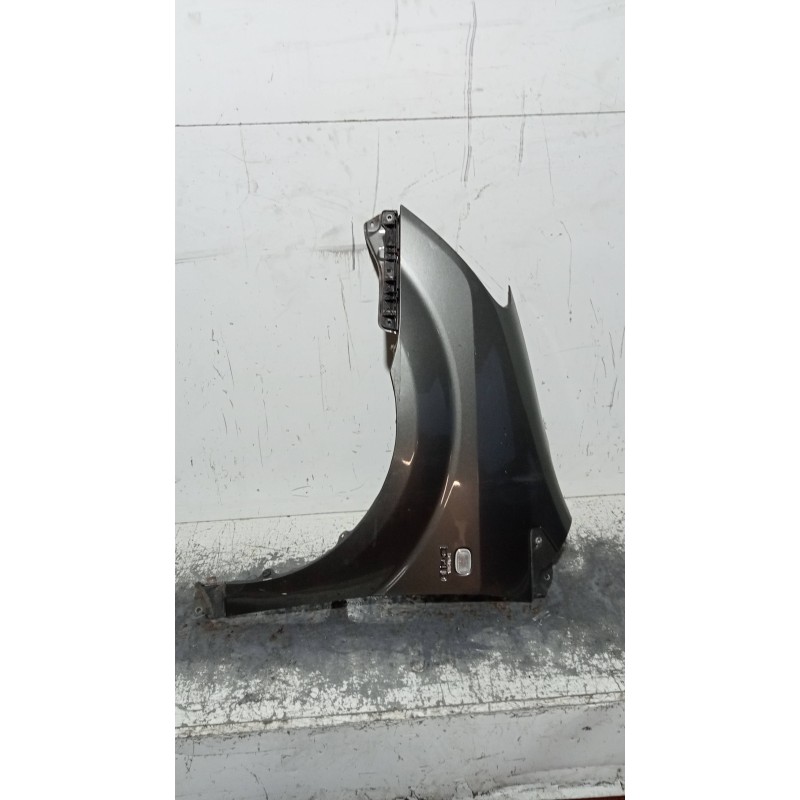 Recambio de aleta delantera izquierda para toyota corolla verso (r1) 2.0 d-4d luna referencia OEM IAM   