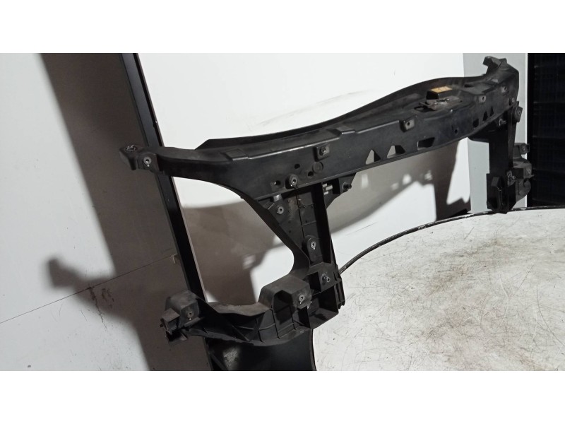 Recambio de panel frontal para mercedes sprinterii caja cerrada (desde 01.06) 210/213/216 cdi (906.611/613) referencia OEM IAM  