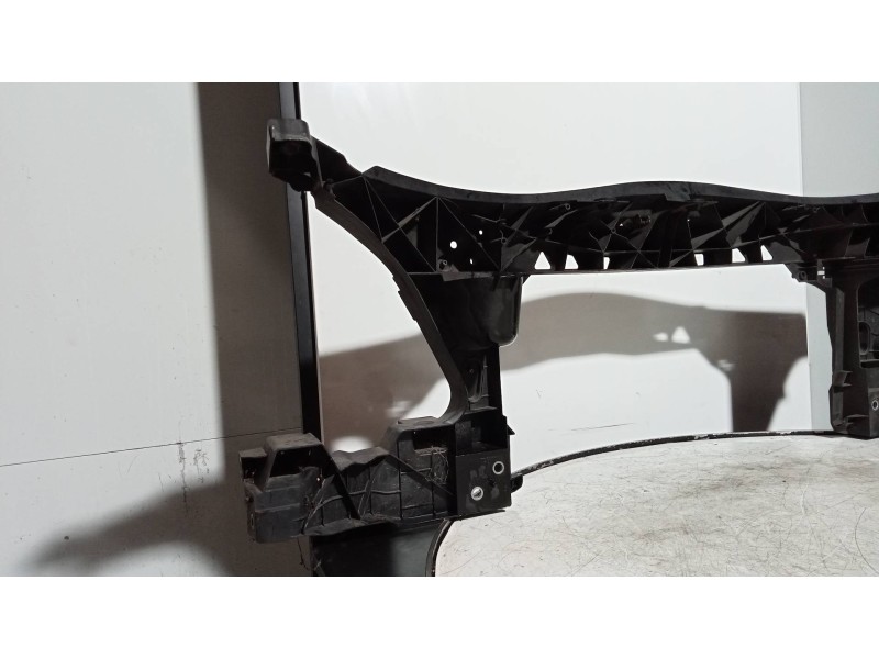 Recambio de panel frontal para mercedes sprinterii caja cerrada (desde 01.06) 210/213/216 cdi (906.611/613) referencia OEM IAM  