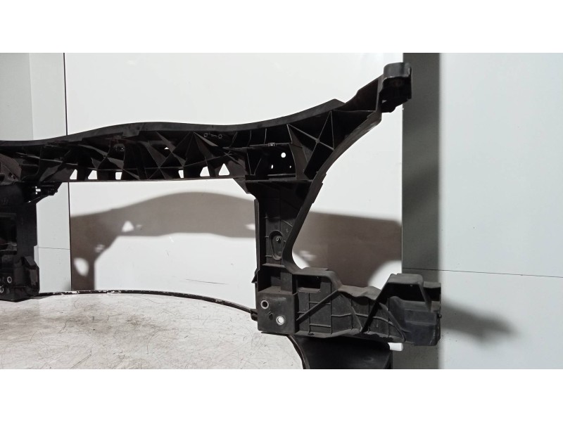 Recambio de panel frontal para mercedes sprinterii caja cerrada (desde 01.06) 210/213/216 cdi (906.611/613) referencia OEM IAM  