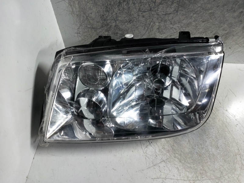Recambio de faro izquierdo para volkswagen bora berlina (1j2) referencia OEM IAM    Recambio de faro izquierdo para volkswagen bora berlina (1j2) referencia OEM IAM