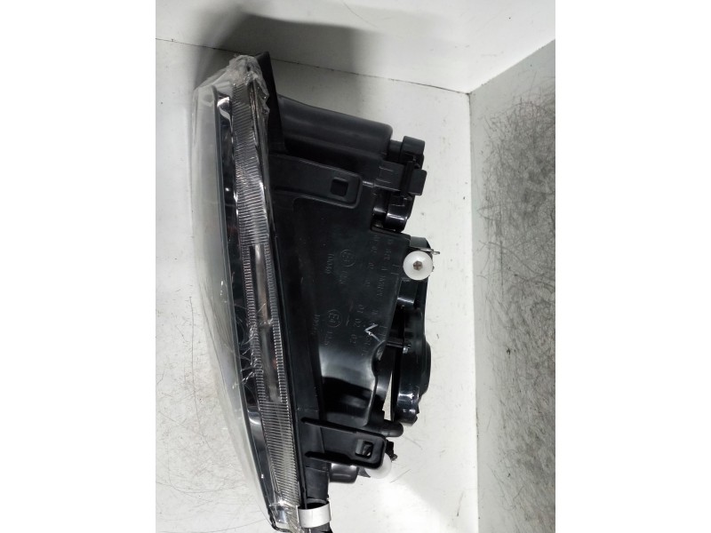 Recambio de faro izquierdo para volkswagen bora berlina (1j2) referencia OEM IAM    Recambio de faro izquierdo para volkswagen bora berlina (1j2) referencia OEM IAM