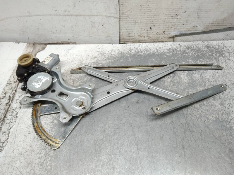 Recambio de elevalunas trasero derecho para toyota corolla verso (r1) 2.0 d-4d luna referencia OEM IAM 698300F020  5P