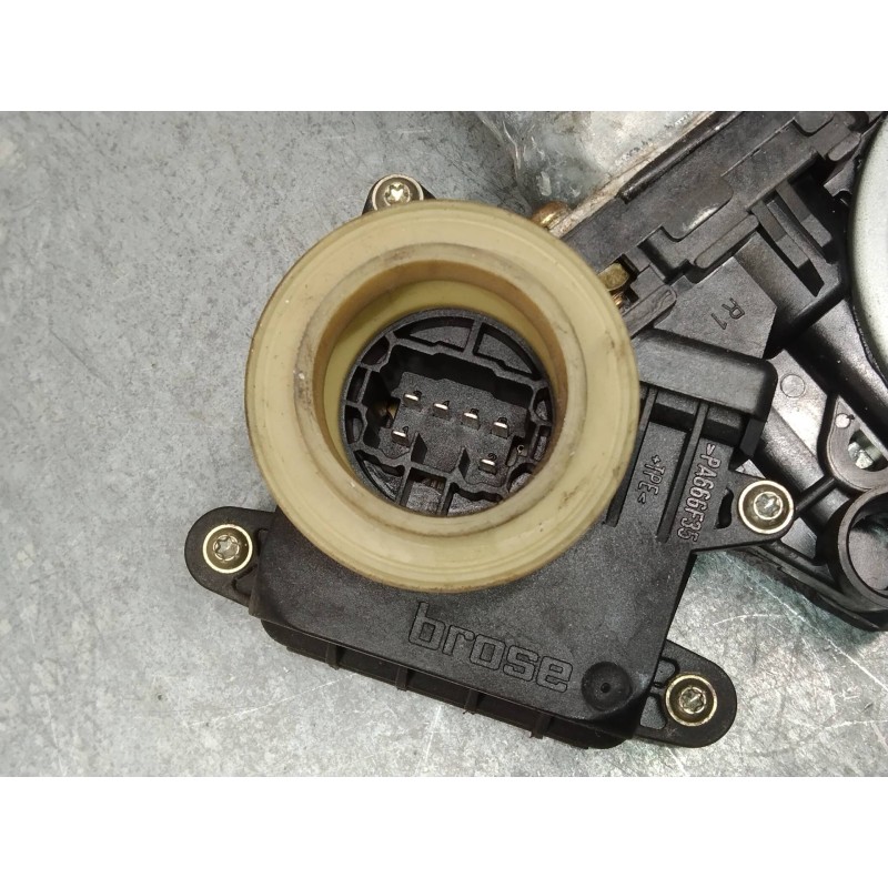 Recambio de elevalunas trasero derecho para toyota corolla verso (r1) 2.0 d-4d luna referencia OEM IAM 698300F020  5P