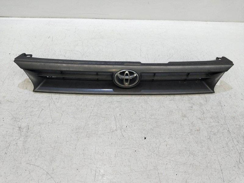 Recambio de rejilla delantera para toyota corolla 1.8 referencia OEM IAM   