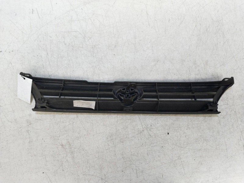 Recambio de rejilla delantera para toyota corolla 1.8 referencia OEM IAM   