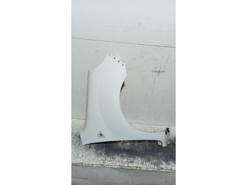 Recambio de aleta delantera derecha para renault kangoo furgón compact comfort referencia OEM IAM   