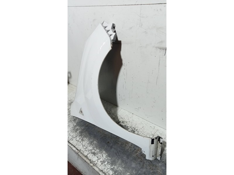 Recambio de aleta delantera derecha para renault kangoo furgón compact comfort referencia OEM IAM   