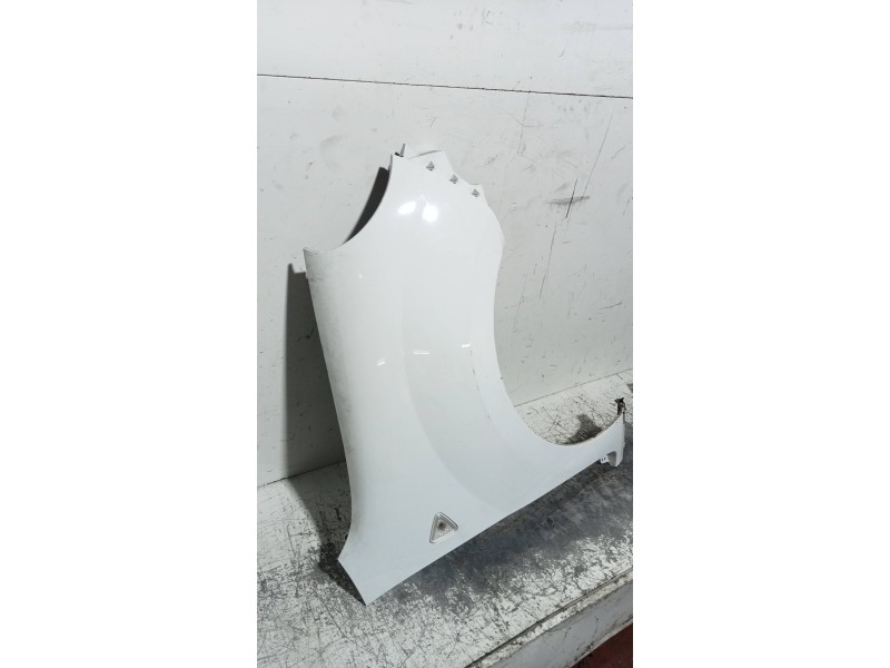 Recambio de aleta delantera derecha para renault kangoo furgón compact comfort referencia OEM IAM   