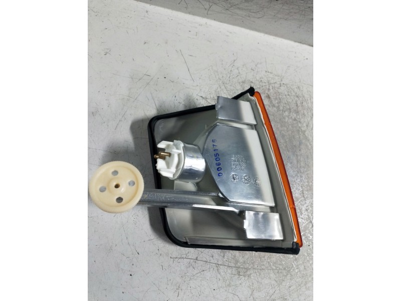 Recambio de piloto delantero izquierdo para mercedes clase c (w201) berlina referencia OEM IAM   