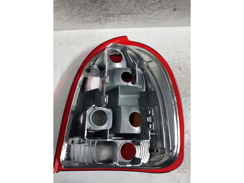Recambio de piloto trasero izquierdo para opel corsa b referencia OEM IAM   