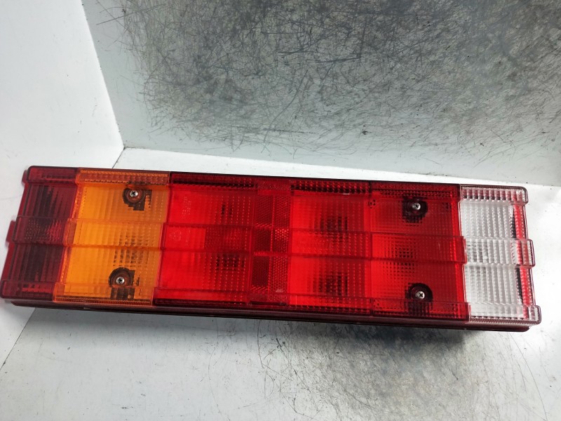 Recambio de piloto trasero central para mercedes sprinter 02.00  caja cerrada referencia OEM IAM   