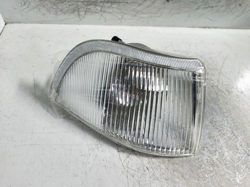 Recambio de piloto delantero derecho para volvo v40 familiar referencia OEM IAM   