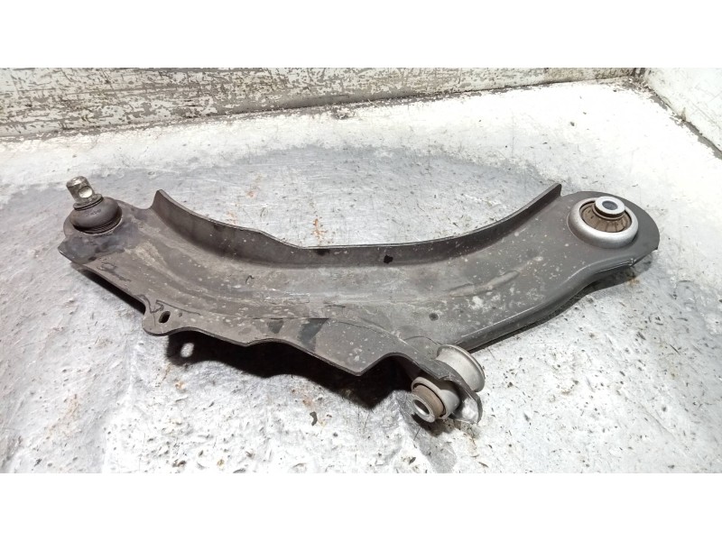Recambio de brazo suspension inferior delantero derecho para renault captur 1.2 tce energy referencia OEM IAM   