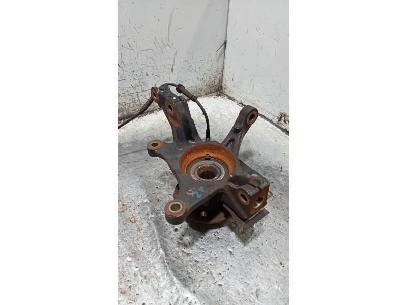 Recambio de mangueta delantera derecha para renault captur 1.2 tce energy referencia OEM IAM   