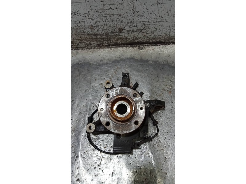 Recambio de mangueta delantera izquierda para renault captur 1.2 tce energy referencia OEM IAM   