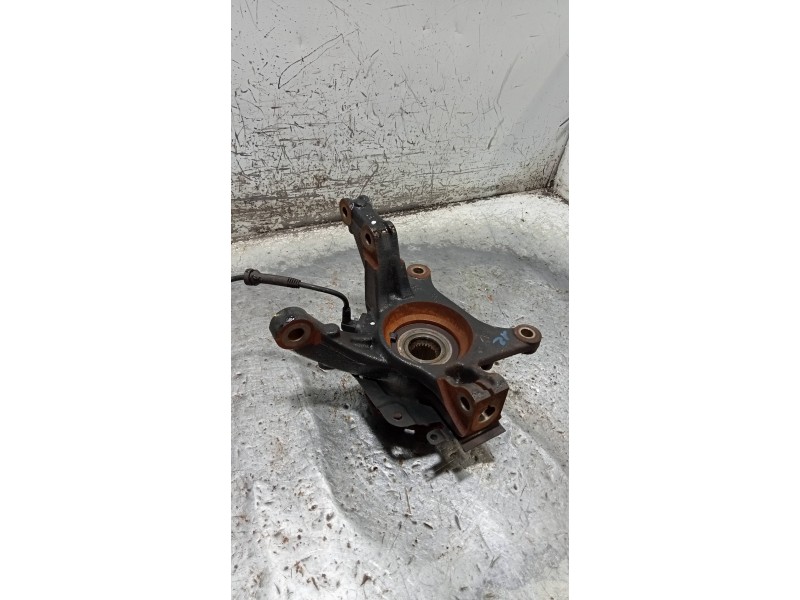 Recambio de mangueta delantera izquierda para renault captur 1.2 tce energy referencia OEM IAM   