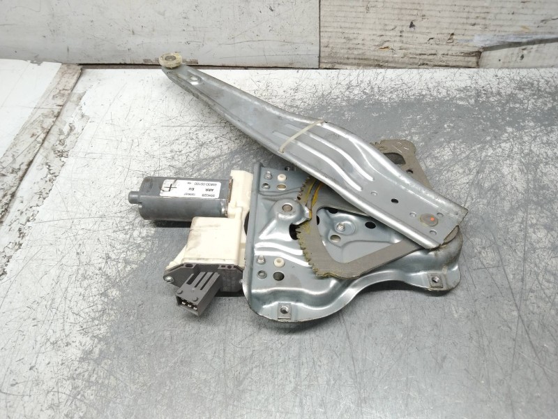Recambio de elevalunas trasero derecho para toyota avensis wagon (t25) 2.2 d-4d clean power executive referencia OEM IAM 6983005