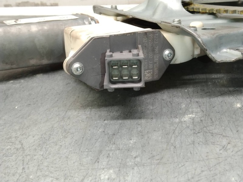 Recambio de elevalunas trasero derecho para toyota avensis wagon (t25) 2.2 d-4d clean power executive referencia OEM IAM 6983005