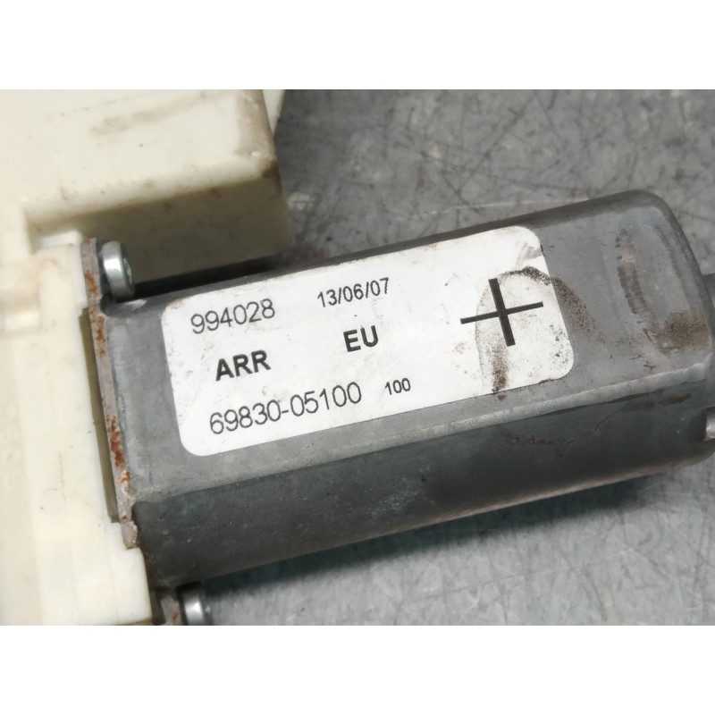 Recambio de elevalunas trasero derecho para toyota avensis wagon (t25) 2.2 d-4d clean power executive referencia OEM IAM 6983005