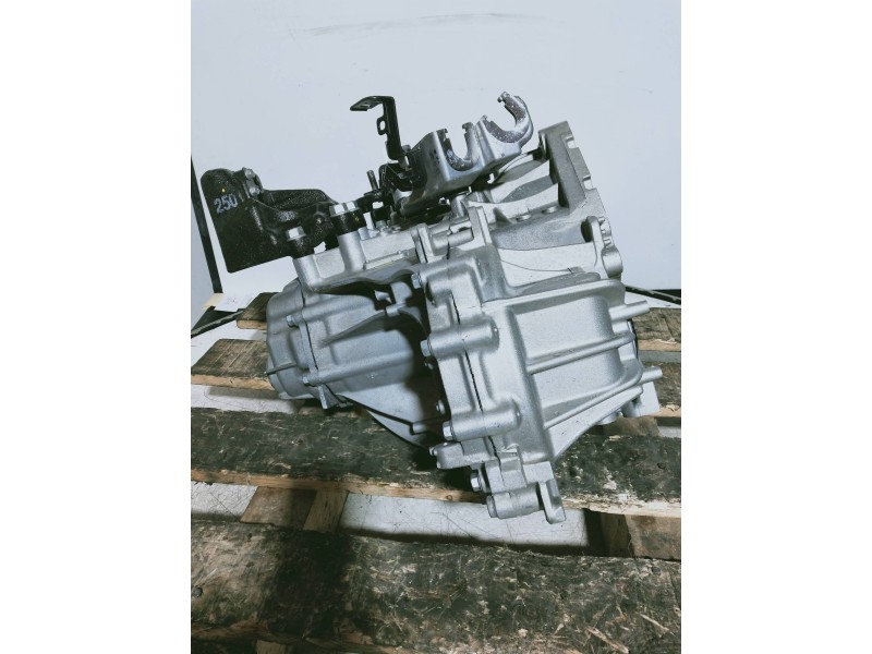 Recambio de caja cambios para hyundai i20 klass referencia OEM IAM BD72NB 011757 6V