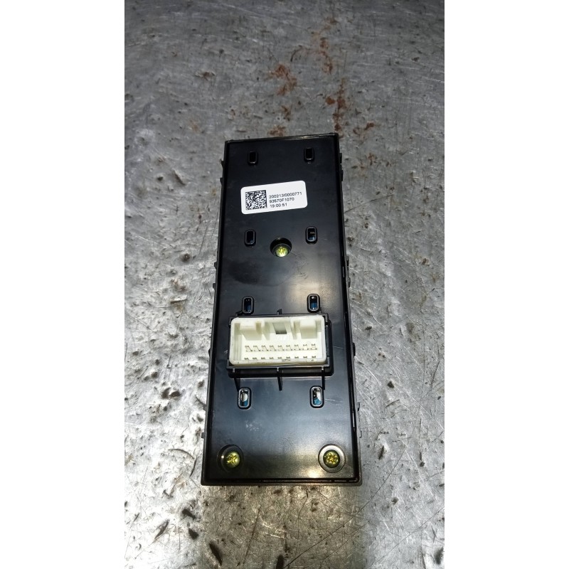 Recambio de mando elevalunas delantero izquierdo para kia sportage concept 2wd referencia OEM IAM 93570F1070  