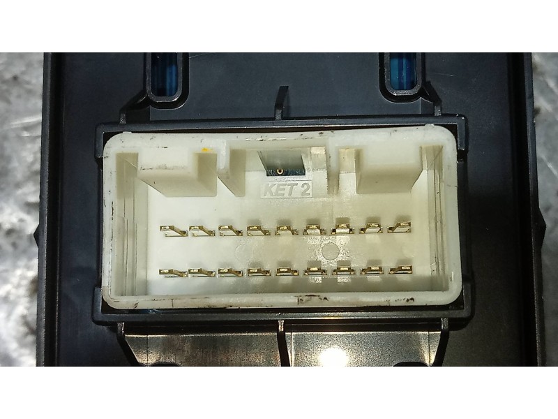 Recambio de mando elevalunas delantero izquierdo para kia sportage concept 2wd referencia OEM IAM 93570F1070  