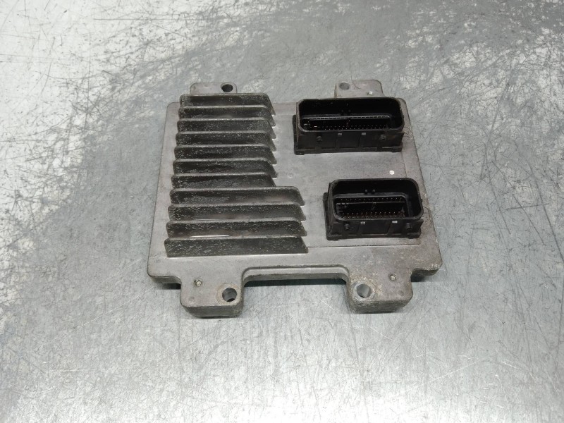 Recambio de centralita motor uce para opel astra j lim. enjoy referencia OEM IAM 12639891 12636386 AATS