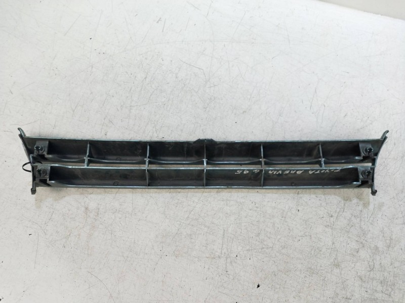 Recambio de rejilla delantera para toyota previa 2.4 referencia OEM IAM   