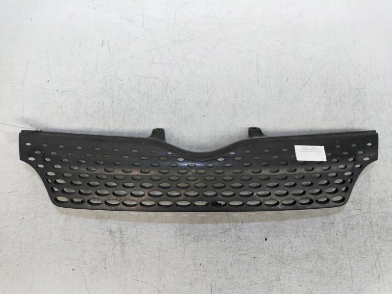 Recambio de rejilla delantera para toyota yaris verso (ncp2/nlp2) 1.3 linea sol referencia OEM IAM   