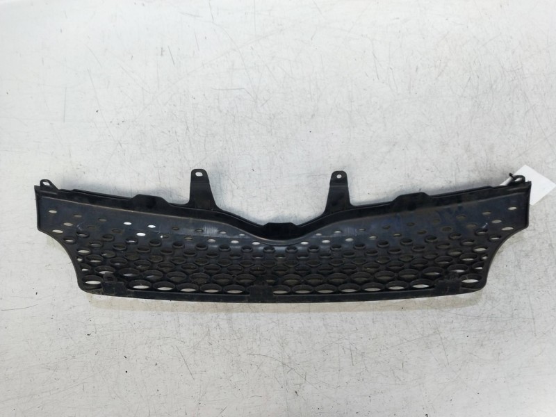Recambio de rejilla delantera para toyota yaris verso (ncp2/nlp2) 1.3 linea sol referencia OEM IAM   