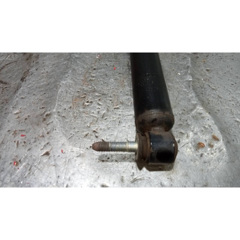 Recambio de amortiguador trasero derecho para renault megane iii berlina 5 p dynamique referencia OEM IAM 562107002R 03081000151