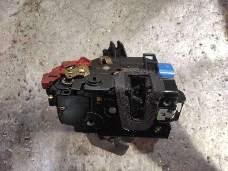 Recambio de motor cierre centralizado trasero izquierdo para audi a8 (4e2) 4.2 quattro referencia OEM IAM   