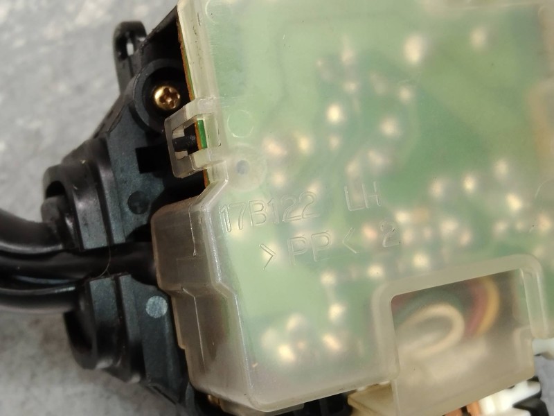 Recambio de mando limpia para mazda premacy (cp) td exclusive (74kw) referencia OEM IAM 17B122  