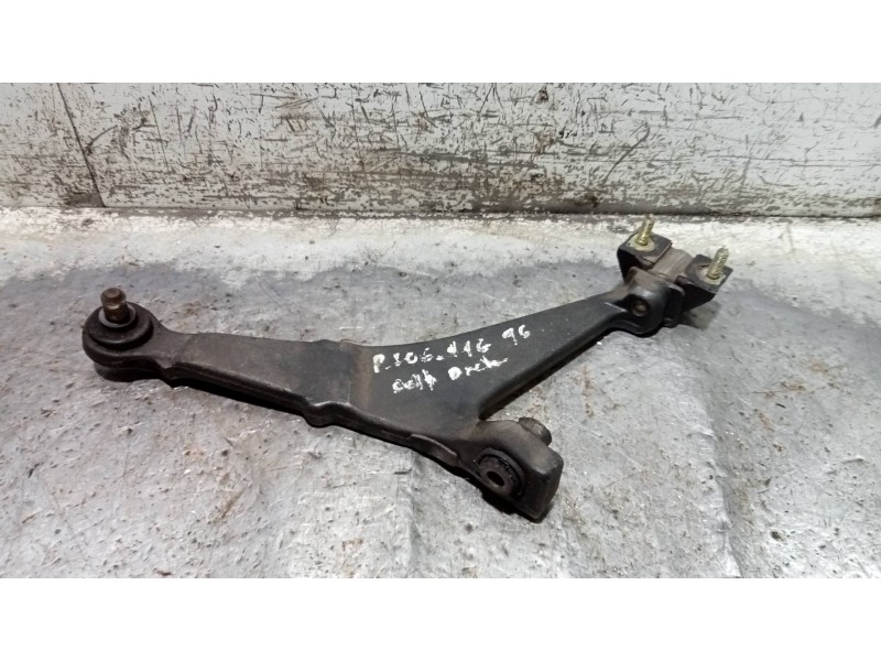 Recambio de brazo suspension inferior delantero derecho para peugeot 106 (s2) kid referencia OEM IAM   