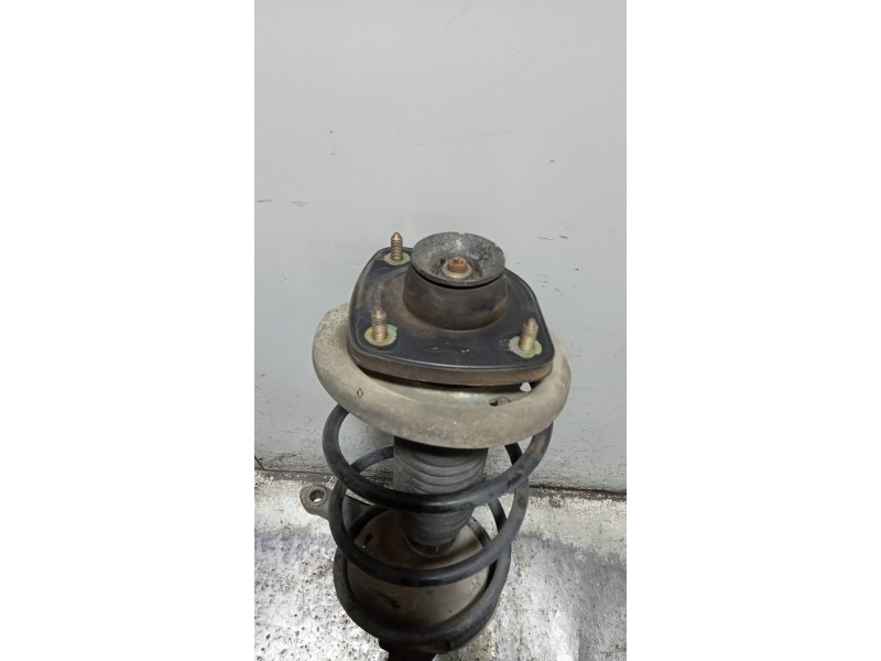 Recambio de mangueta delantera derecha para peugeot 106 (s2) kid referencia OEM IAM   