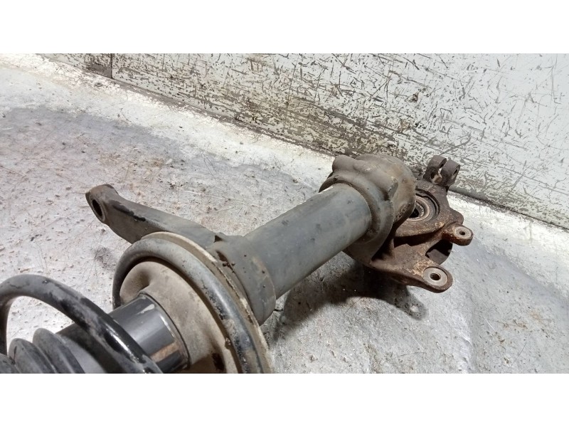 Recambio de mangueta delantera derecha para peugeot 106 (s2) kid referencia OEM IAM   