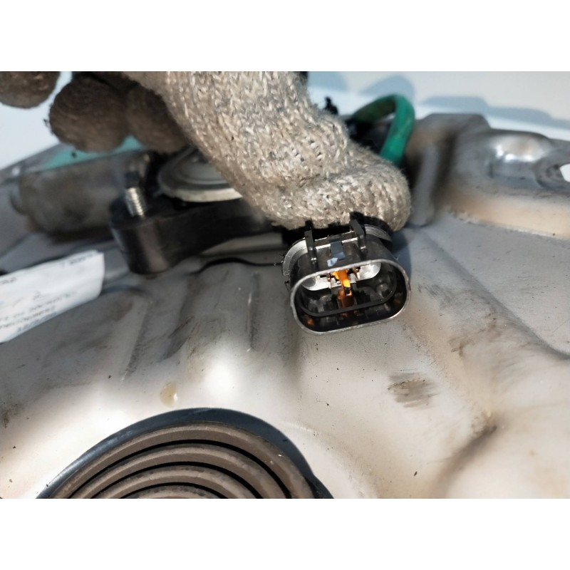 Recambio de elevalunas delantero izquierdo para hyundai santa fe (sm) 2.0 crdi cat referencia OEM IAM 9881026100  5P