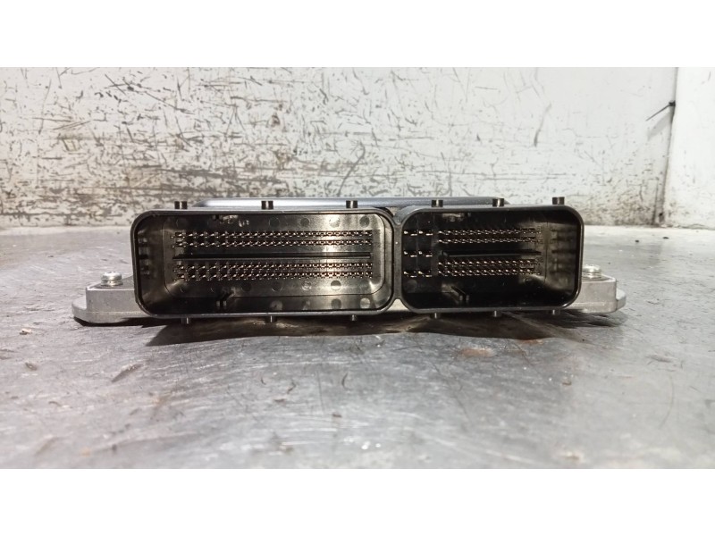 Recambio de centralita motor uce para mazda 3 lim. (bl) 2.2 turbodiesel cat referencia OEM IAM 2758008373 R2AJ18881E 