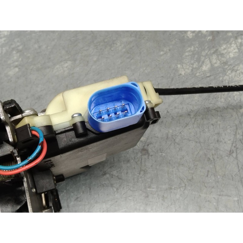 Recambio de motor cierre centralizado delantero izquierdo para volkswagen polo (9n3) 1.4 16v referencia OEM IAM C3B1837015AQ  3P