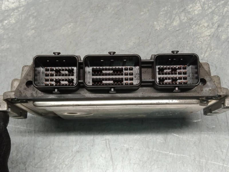 Recambio de centralita motor uce para peugeot 307 berlina (s2) xt referencia OEM IAM 0281011629 9658944580 EDC16C34